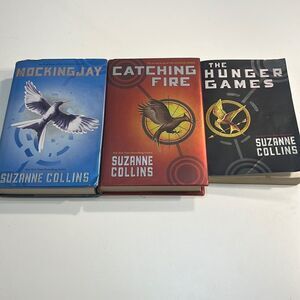 The Hunger Games book trilogy Suzanne Collins‎